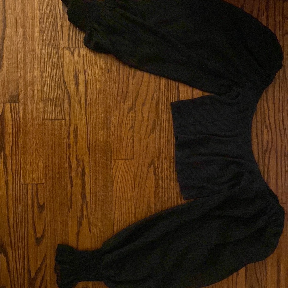 urban outfitters black cropped top